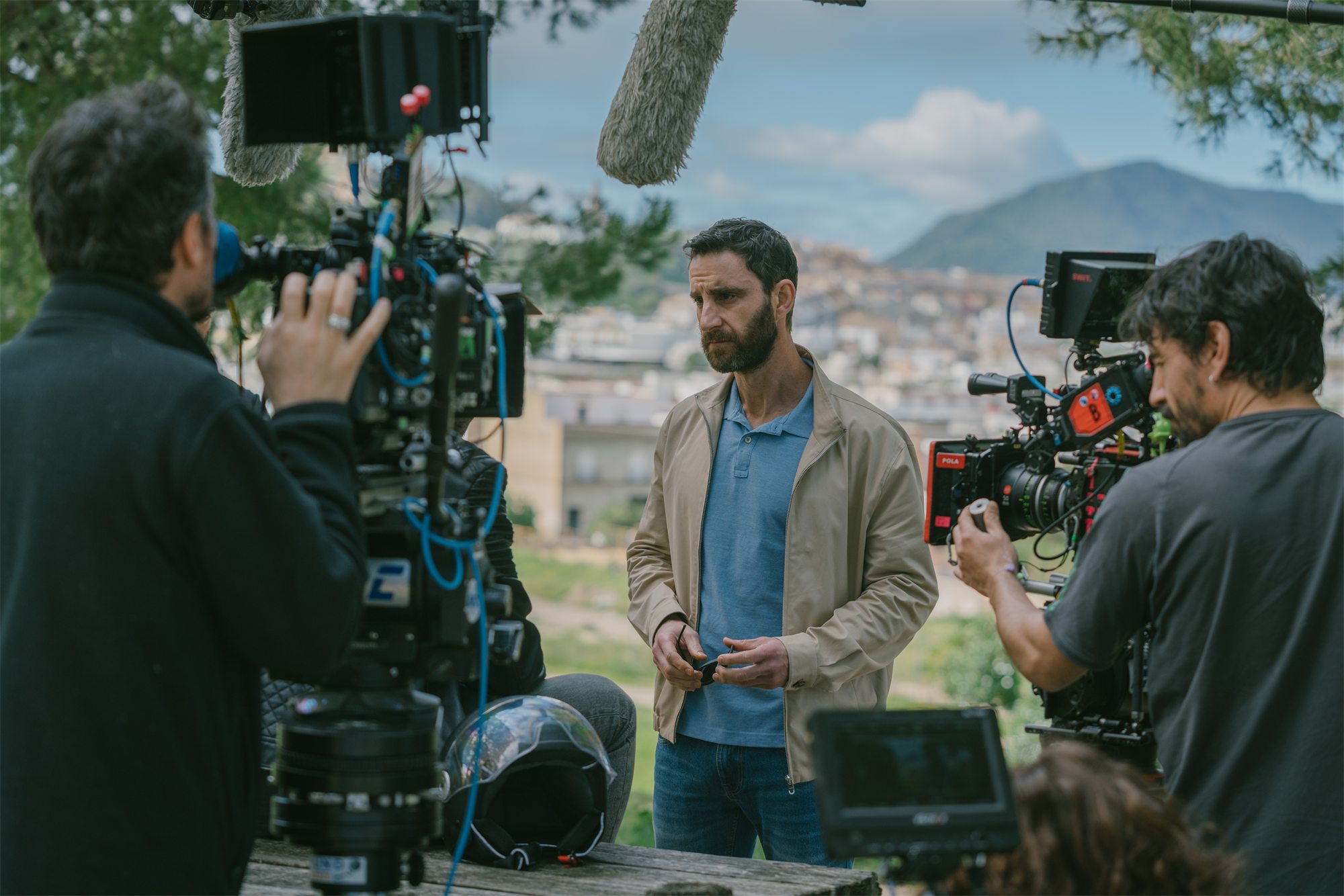 Dani Téllez como Roberto Navas en Cuando nadie nos ve